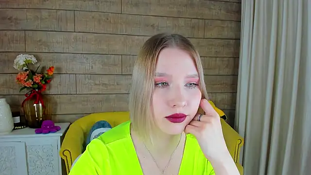 Snapshot of LiliLinn chatting on 02-26-25, 10:38 LiliLinn online show from 02-26-25, 10:38