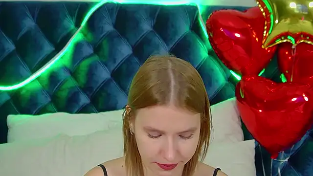 LiliLinn online show from 11-15-25, 05:00