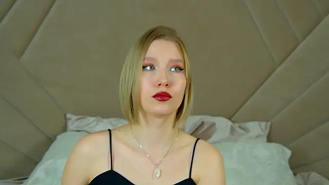 Snapshot of LiliLinn chatting on 02-25-25, 02:48 LiliLinn online show from 02-25-25, 02:48