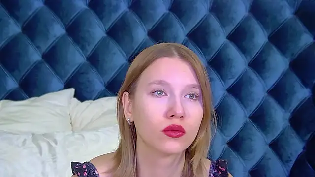 LiliLinn online show from 11-29-25, 04:56