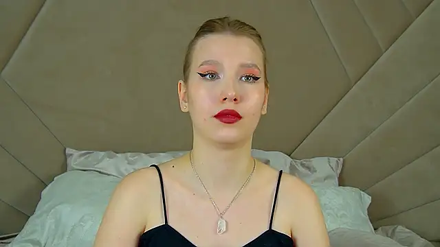 Snapshot of LiliLinn chatting on 02-25-25, 11:43 LiliLinn online show from 02-25-25, 11:43