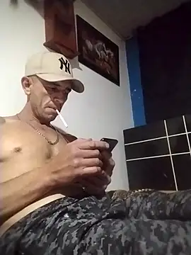 Snapshot of luiseduardomarta chatting on 03-23-26, 03:06 luiseduardomarta online show from 03-23-26, 03:06