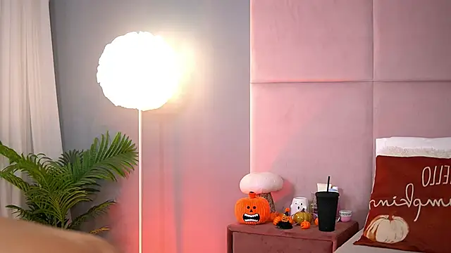 AlmaLuv online show from 10-27-25, 04:57