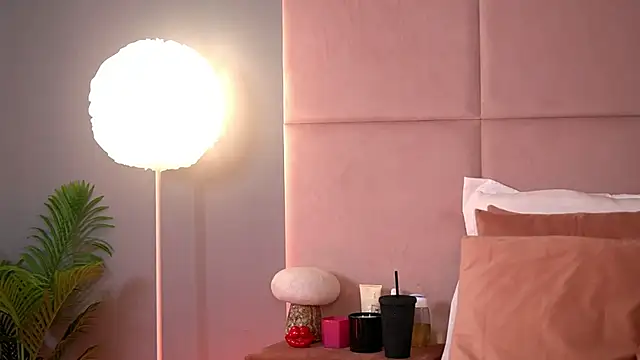 AlmaLuv online show from 04-15-26, 04:07