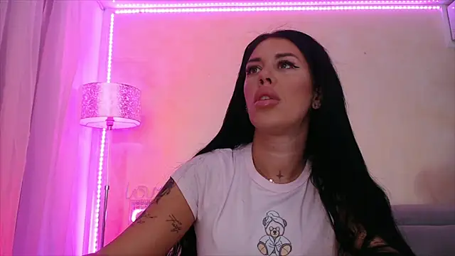 Snapshot of LaylaCruzRose chatting on 06-28-26, 06:30 LaylaCruzRose online show from 06-28-26, 06:30