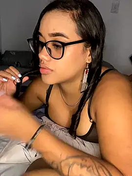 Snapshot of ElaEndez_ chatting on 10-09-25, 01:17 ElaEndez  online show from 10-09-25, 01:17