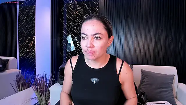 Alessia Taylorr online show from 10-13-25, 11:56