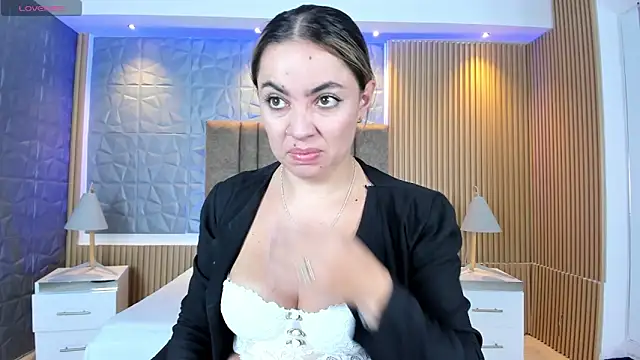Alessia Taylorr online show from 10-15-25, 12:13
