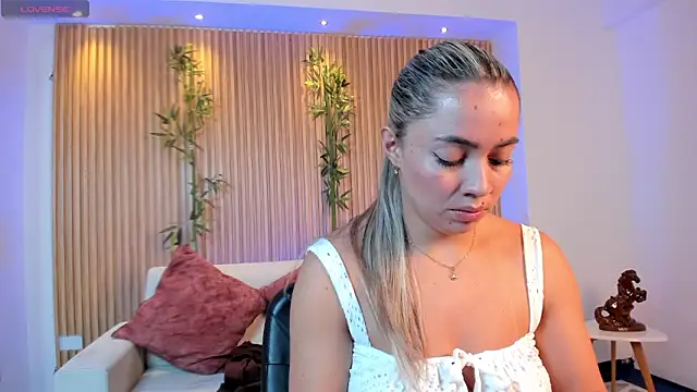 Alessia Taylorr online show from 12-15-25, 12:33