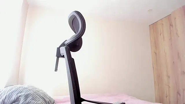 Sweetdreamses  online show from 03-24-26, 02:06