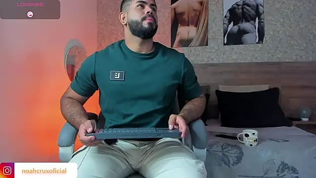 noah crux online show from 10-21-25, 11:20