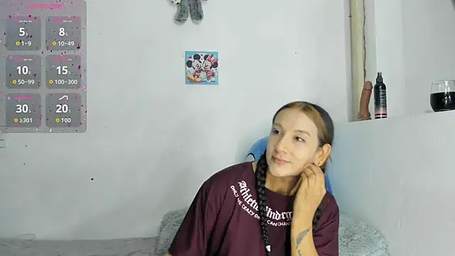 Snapshot of Valeria_Fitness chatting on 06-16-26, 12:10 Valeria Fitness online show from 06-16-26, 12:10