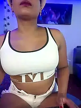 Snapshot of Camille_rose_ chatting on 02-05-25, 10:22 Camille rose online show from 02-05-25, 10:22