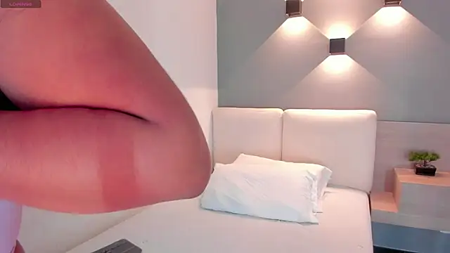 ellamontoya online show from 10-31-25, 01:08