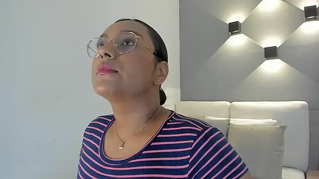 ellamontoya online show from 09-30-25, 02:01