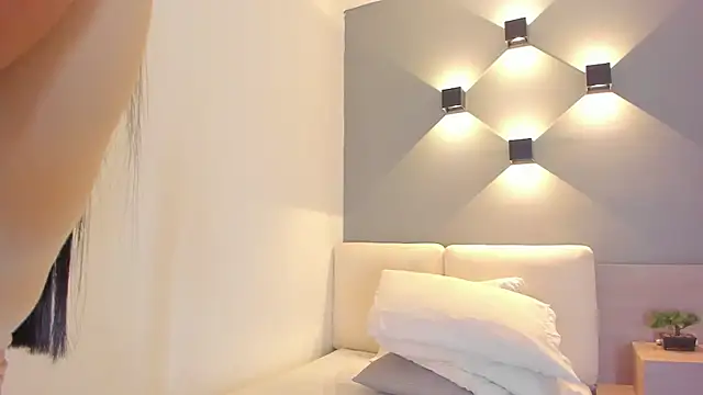 ellamontoya online show from 10-08-25, 12:17