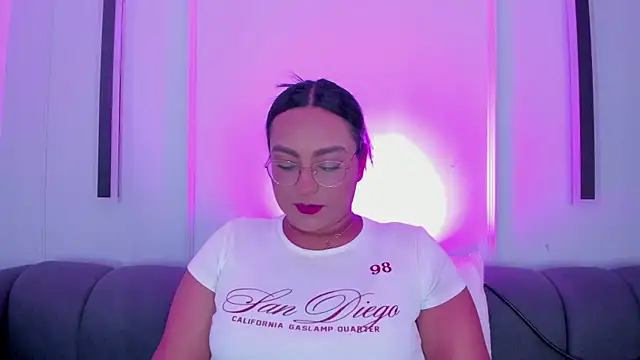 ellamontoya online show from 11-22-25, 11:42