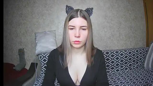 ElllaNuar online show from 02-10-25, 02:19