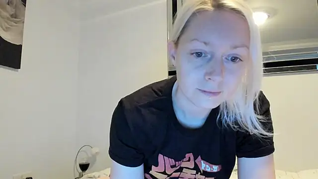 Snapshot of BetterThanYourEx69 chatting on 01-05-25, 03:45 BetterThanYourEx69 online show from 01-05-25, 03:45