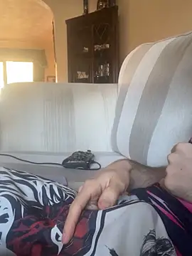 Snapshot of EE123458 chatting on 11-17-25, 12:53 EE123458 online show from 11-17-25, 12:53