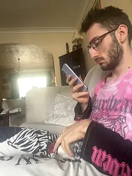 Snapshot of EE123458 chatting on 09-12-25, 01:11 EE123458 online show from 09-12-25, 01:11