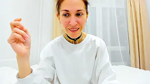 Mona Cruz online show from 02-04-25, 09:20