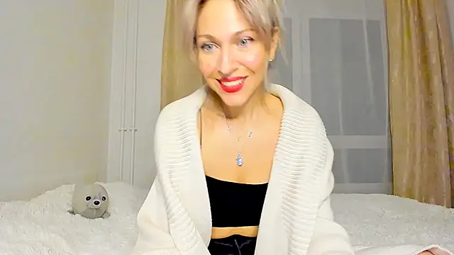 Mona Cruz online show from 03-10-25, 07:40