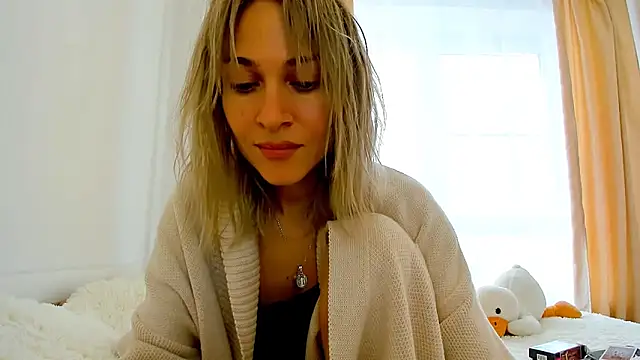 Mona Cruz online show from 02-19-25, 09:06