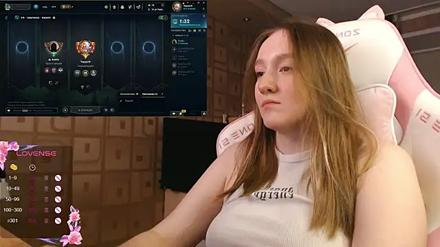 MoonlishSiren online show from 10-19-25, 08:55