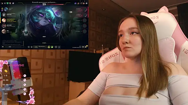 MoonlishSiren online show from 10-20-25, 09:04