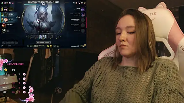 MoonlishSiren online show from 12-15-25, 05:08