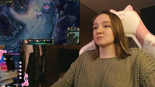 MoonlishSiren online show from 12-17-25, 06:13