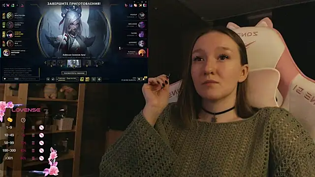 MoonlishSiren online show from 11-18-25, 09:18