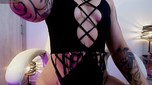 ValenGray online show from 12-21-25, 01:13