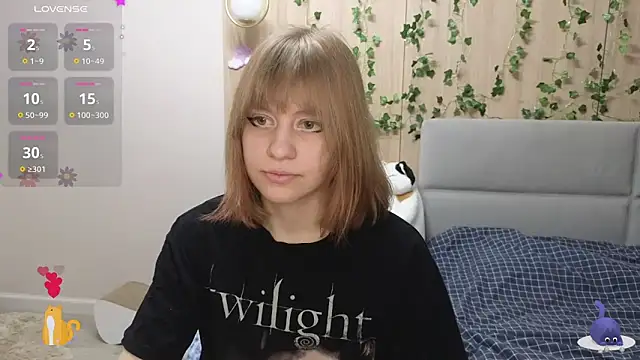 Snapshot of HermioneHHH chatting on 03-22-25, 06:58 HermioneHHH online show from 03-22-25, 06:58