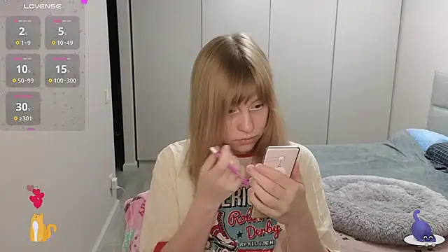 Snapshot of HermioneHHH chatting on 09-10-25, 06:29 HermioneHHH online show from 09-10-25, 06:29