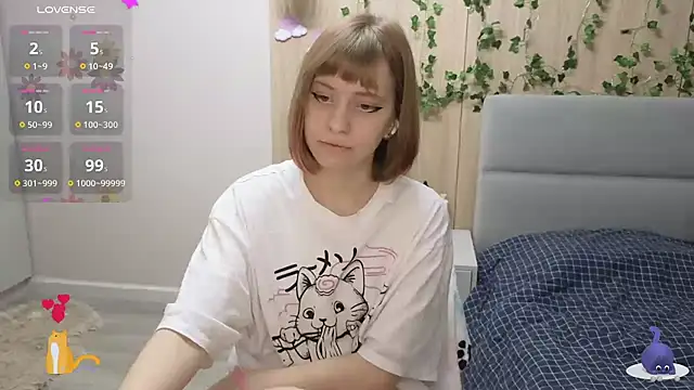 Snapshot of HermioneHHH chatting on 02-06-25, 12:00 HermioneHHH online show from 02-06-25, 12:00