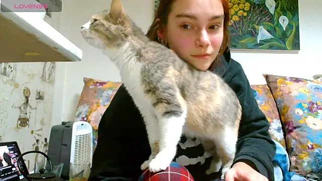 Sophie Bell online show from 02-19-25, 04:44