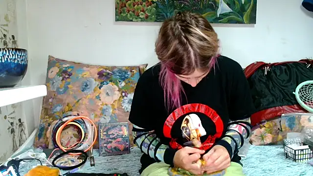 Sophie Bell online show from 10-14-25, 05:46