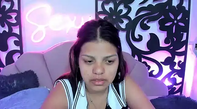 Snapshot of your_little_naughty1 chatting on 01-08-25, 11:10 your little naughty1 online show from 01-08-25, 11:10