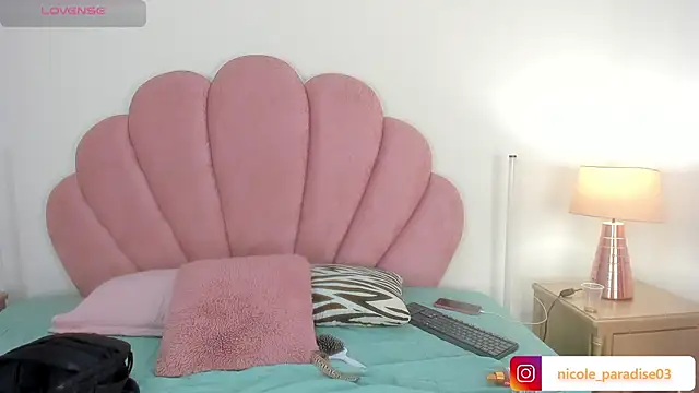 Nicole Paradise online show from 07-18-26, 12:47