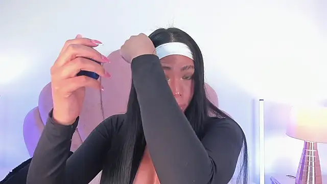 Nicole Paradise online show from 12-16-25, 12:53