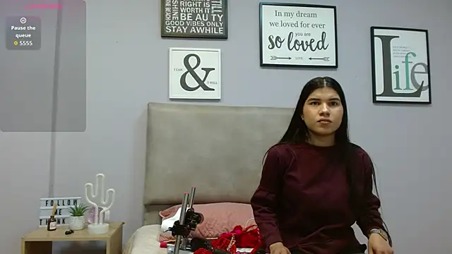 SophiaMeyerst online show from 12-18-25, 01:04