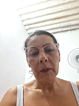 Snapshot of Mia-funny20 chatting on 10-14-25, 09:04 Mia-funny20 online show from 10-14-25, 09:04