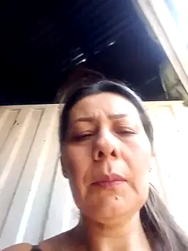 Snapshot of Mia-funny20 chatting on 02-19-25, 07:48 Mia-funny20 online show from 02-19-25, 07:48