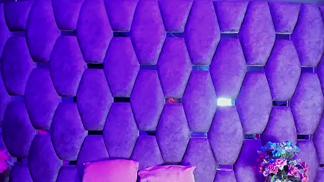 Aurora 18 online show from 12-22-25, 02:17