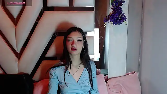 Aurora 18 online show from 04-23-26, 02:40