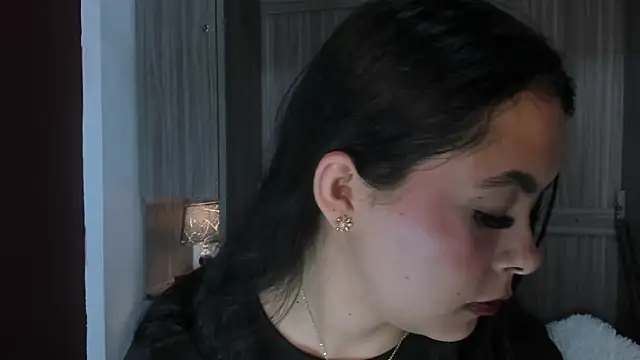 Snapshot of valerymeyerr chatting on 04-02-26, 12:01 valerymeyerr online show from 04-02-26, 12:01