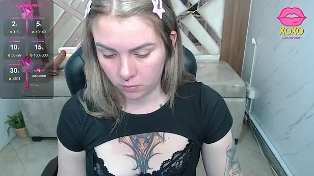 Snapshot of Paula_b_ chatting on 05-08-26, 12:42 Paula b online show from 05-08-26, 12:42