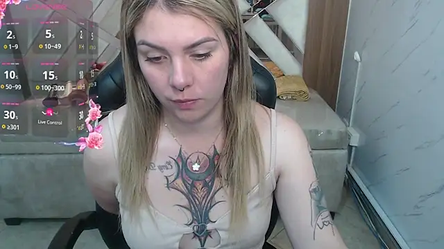 Snapshot of Paula_b_ chatting on 06-28-26, 12:44 Paula b online show from 06-28-26, 12:44